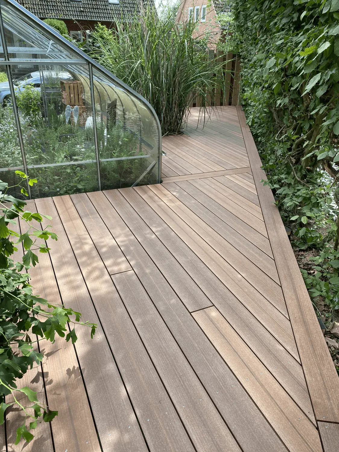 Holzterrasse von Hartholz Zimmerei & Dachdeckerei