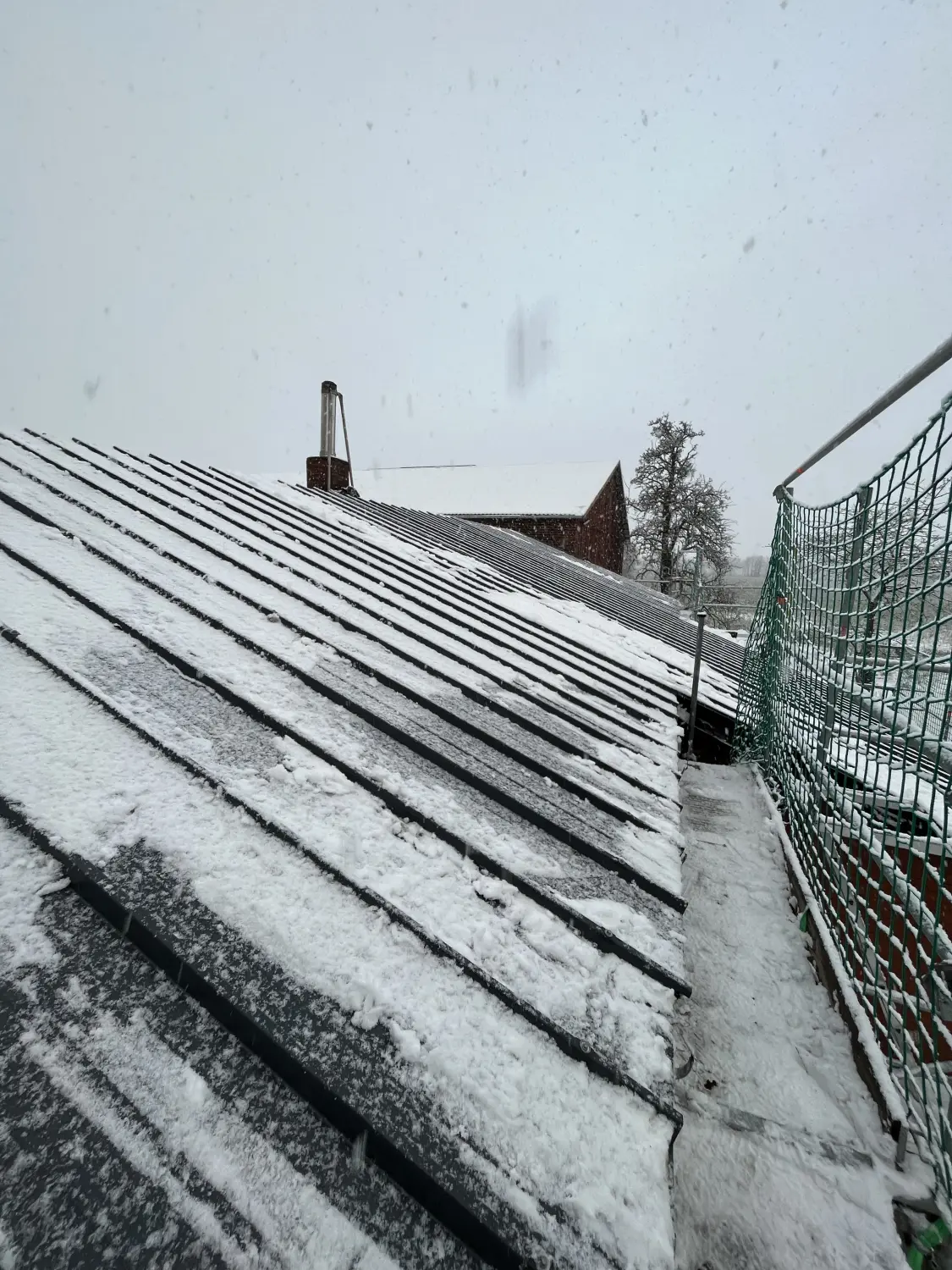 Hausdachsanierung durch Hartholz Zimmerei & Dachdeckerei