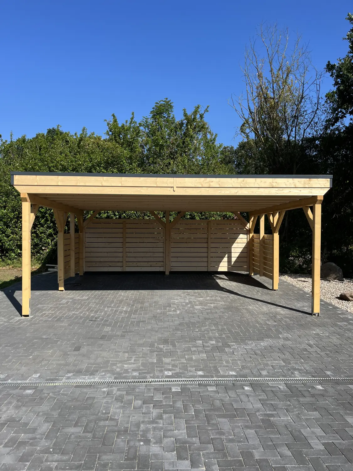 Holzcarport von Hartholz Zimmerei & Dachdeckerei